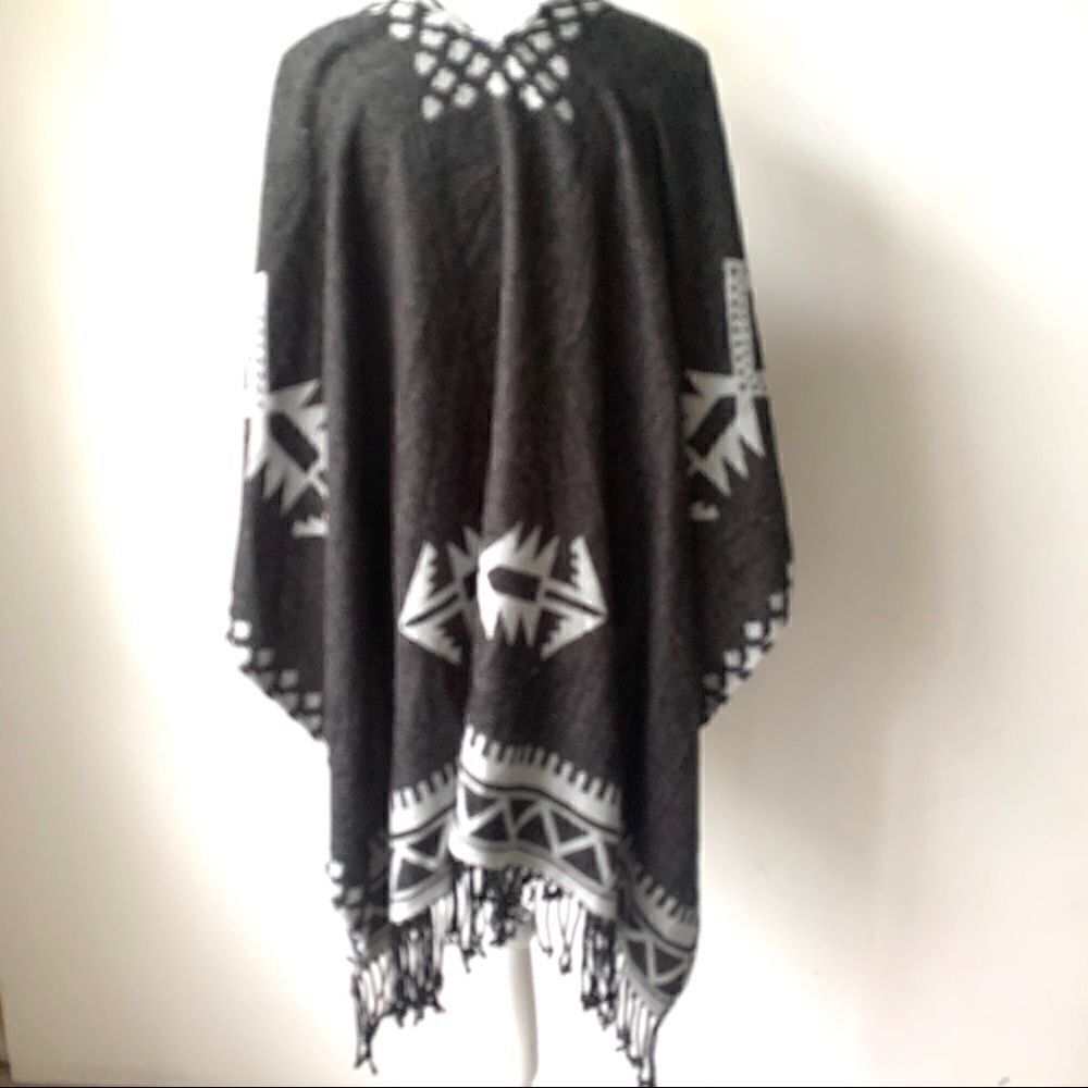Boho Aztec Fringe Reversible Wrap Shawl - Picture 4 of 8